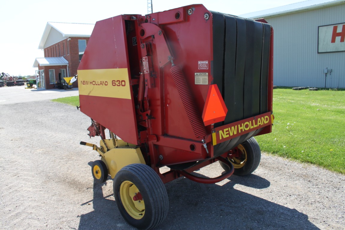 New Holland 630 round baler, 4x4, twine, monitor - Image 6