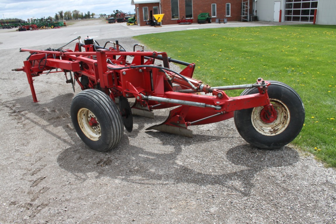 Kongskilde 300 4 furrow plow, semi mount, auto reset - Image 6