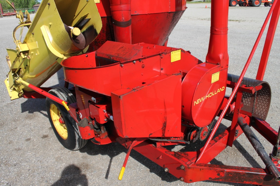 New Holland 352 mixmill, intake and discharge augers - Image 10