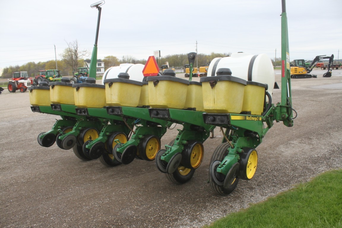 JD 7200 6 row corn planter, liquid fert, 150 monitor - Image 5