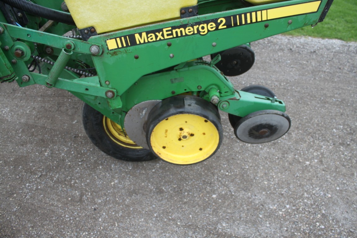 JD 7200 6 row corn planter, liquid fert, 150 monitor - Image 7