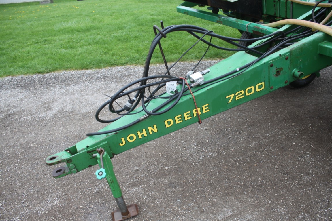 JD 7200 6 row corn planter, liquid fert, 150 monitor - Image 9