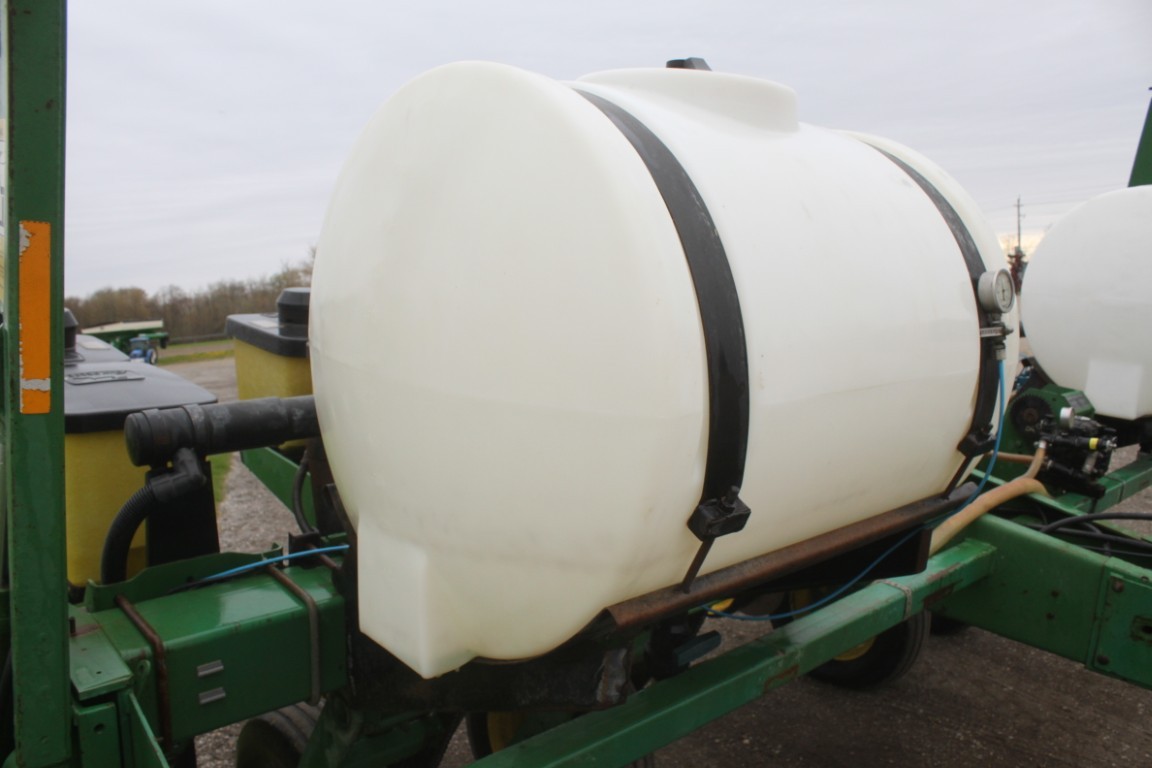 JD 7200 6 row corn planter, liquid fert, 150 monitor - Image 10
