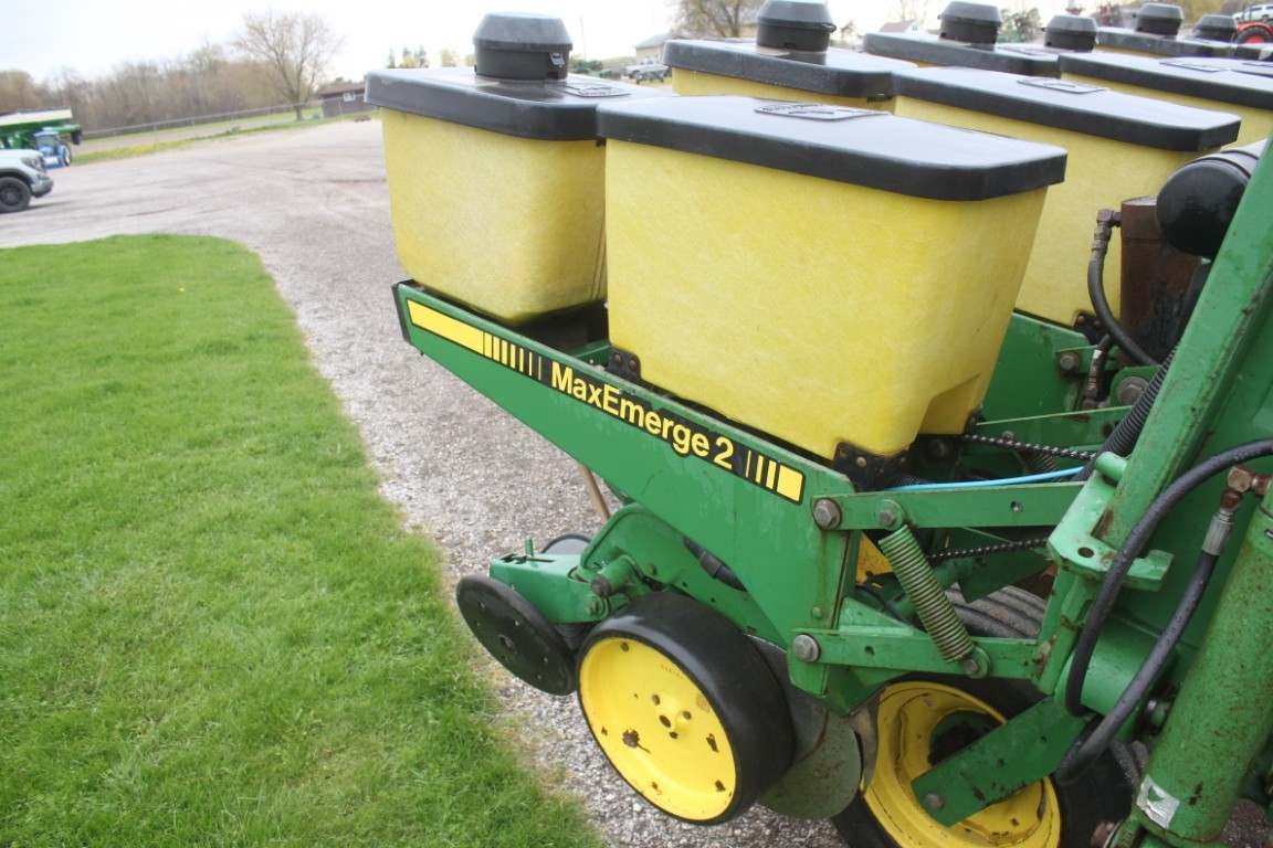 JD 7200 6 row corn planter, liquid fert, 150 monitor - Image 11