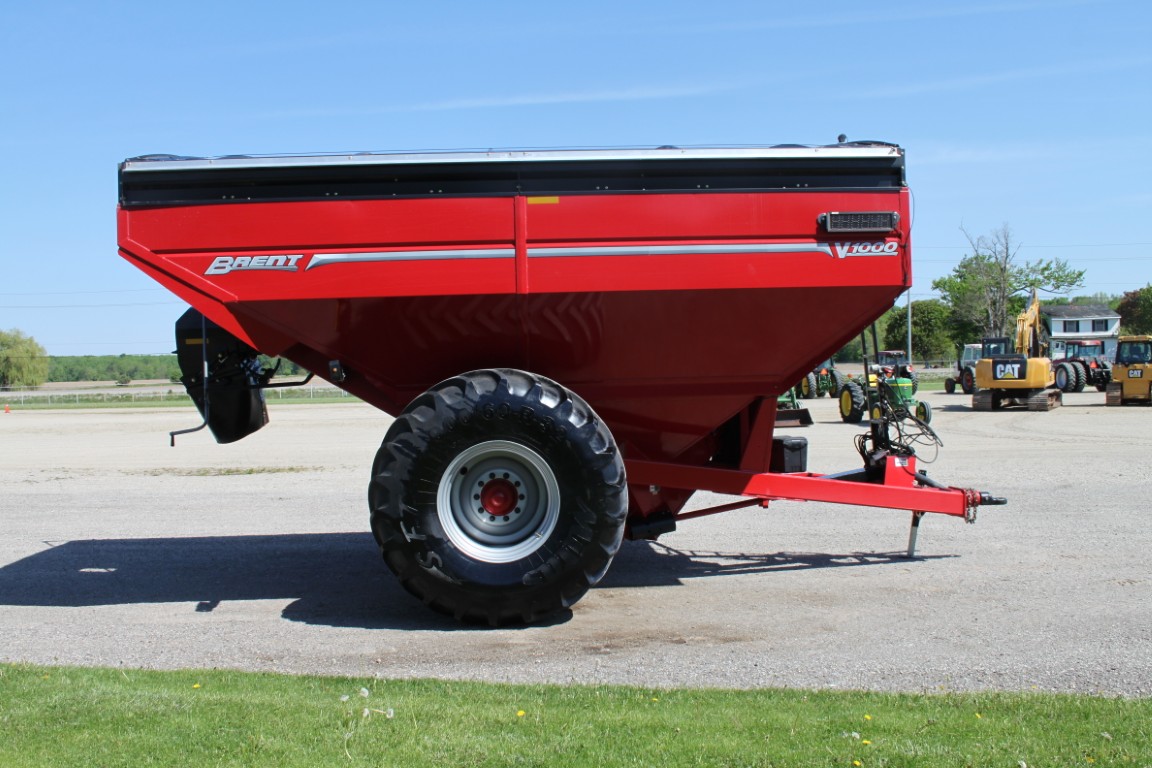 Brent V1000 grain cart, tarp, hyd deflector, scale kit w/ cart mounted display, cameras, 900/60R32 - Image 5