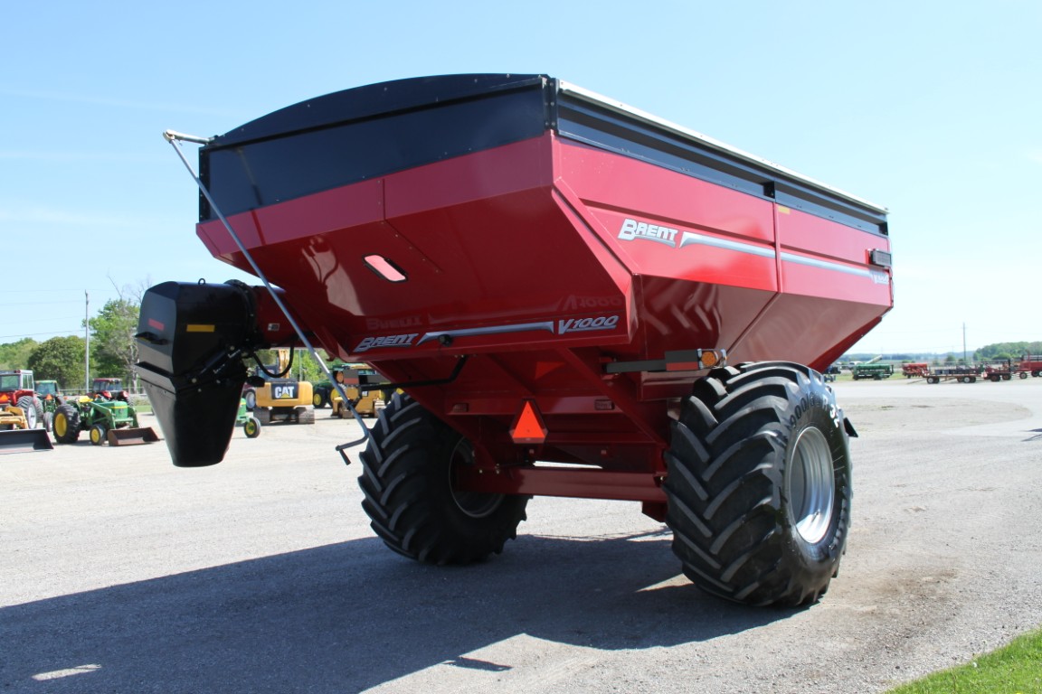 Brent V1000 grain cart, tarp, hyd deflector, scale kit w/ cart mounted display, cameras, 900/60R32 - Image 6