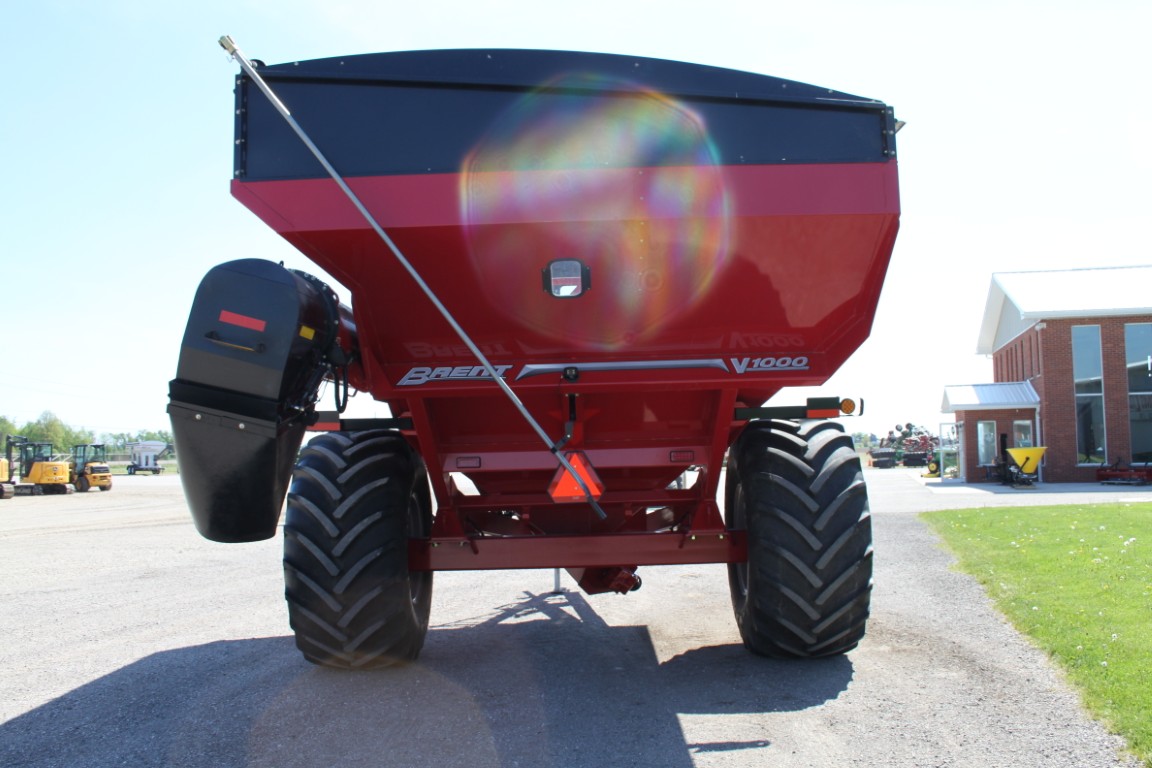 Brent V1000 grain cart, tarp, hyd deflector, scale kit w/ cart mounted display, cameras, 900/60R32 - Image 7