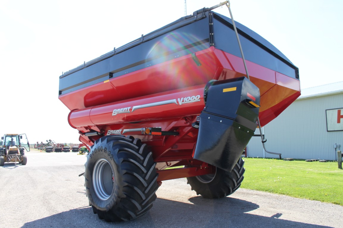 Brent V1000 grain cart, tarp, hyd deflector, scale kit w/ cart mounted display, cameras, 900/60R32 - Image 8