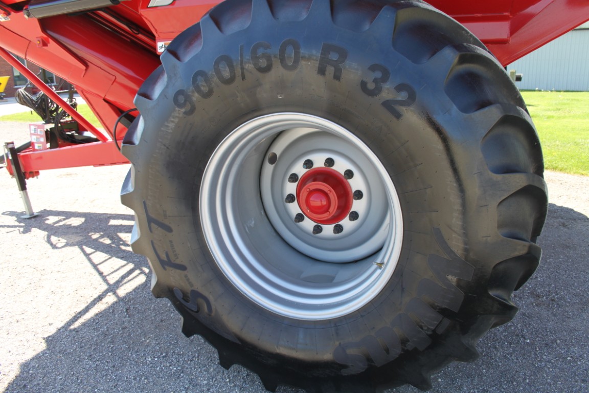 Brent V1000 grain cart, tarp, hyd deflector, scale kit w/ cart mounted display, cameras, 900/60R32 - Image 12