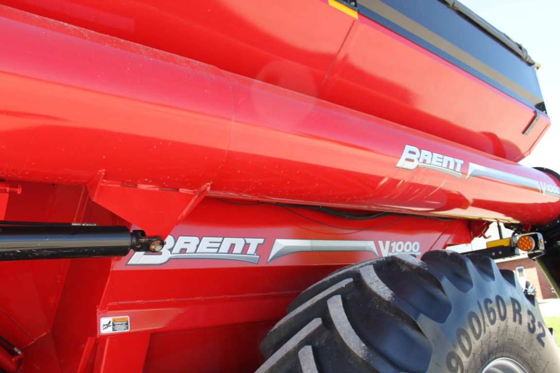 Brent V1000 grain cart, tarp, hyd deflector, scale kit w/ cart mounted display, cameras, 900/60R32 - Image 13