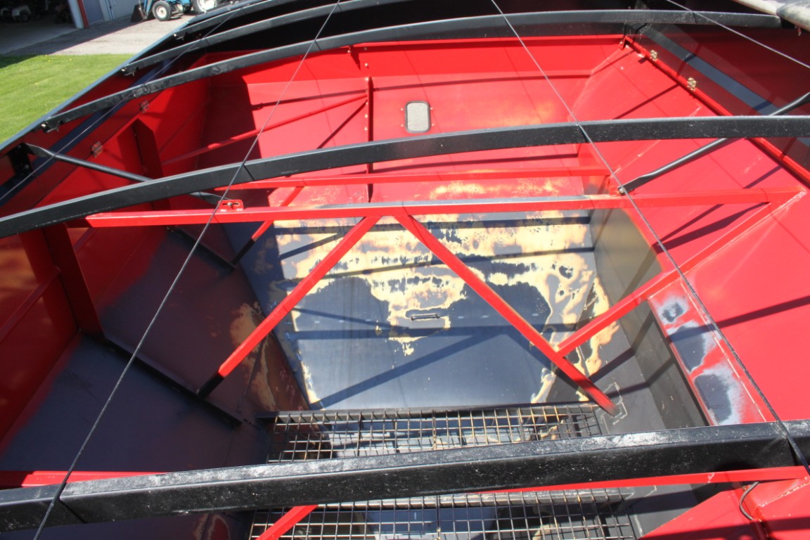 Brent V1000 grain cart, tarp, hyd deflector, scale kit w/ cart mounted display, cameras, 900/60R32 - Image 18