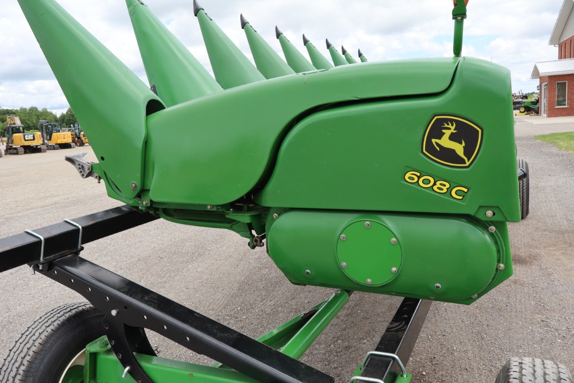 JD 608C 8 row corn head, knife rolls, single point - Image 9