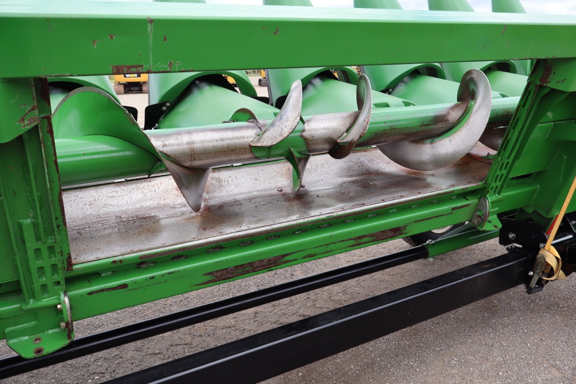 JD 608C 8 row corn head, knife rolls, single point - Image 11