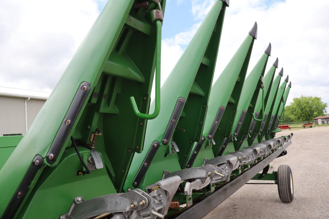 JD 608C 8 row corn head, knife rolls, single point - Image 14