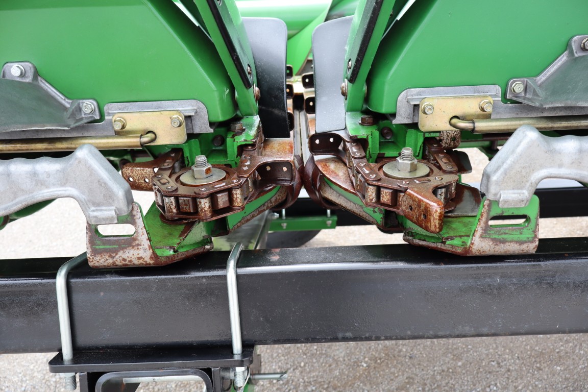 JD 608C 8 row corn head, knife rolls, single point - Image 15