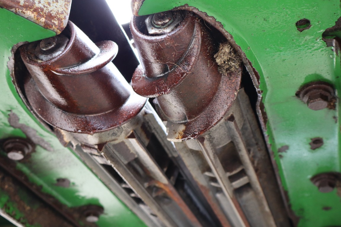JD 608C 8 row corn head, knife rolls, single point - Image 17