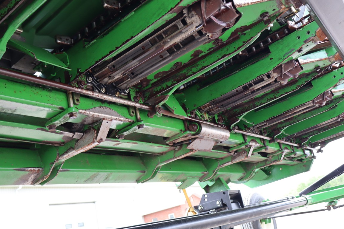 JD 608C 8 row corn head, knife rolls, single point - Image 18