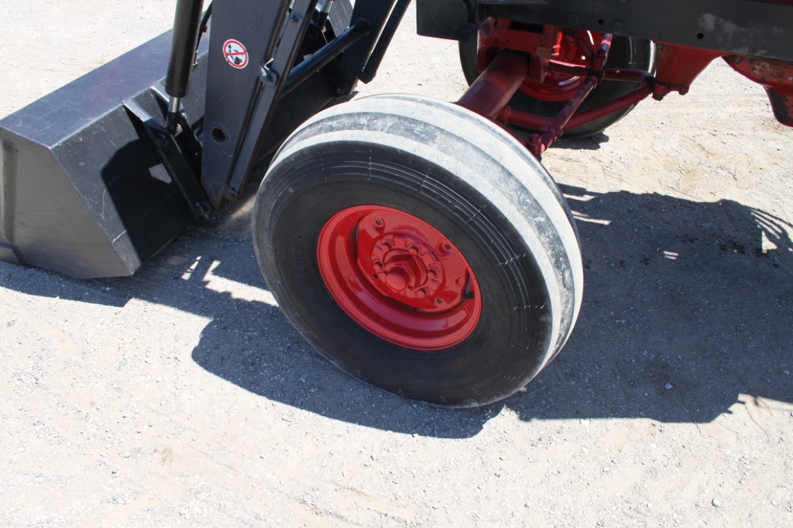 Int 856 2wd tractor, diesel, Allied 594 loader - Image 11