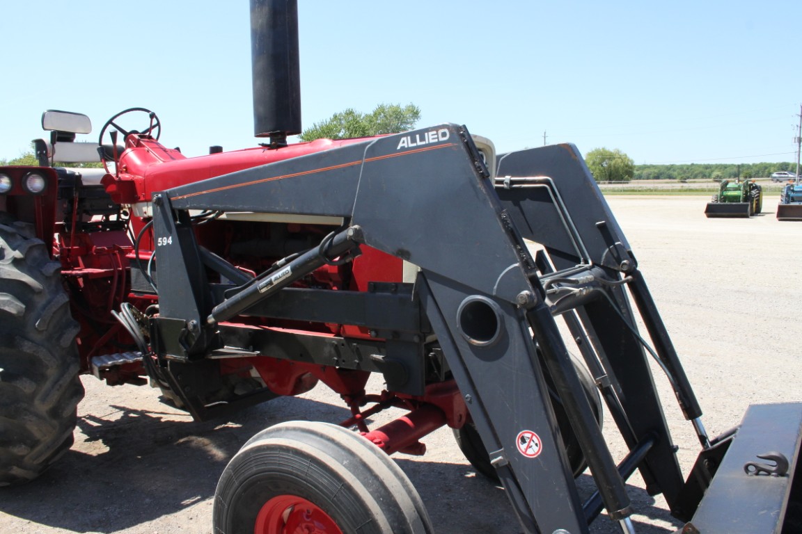 Int 856 2wd tractor, diesel, Allied 594 loader - Image 16