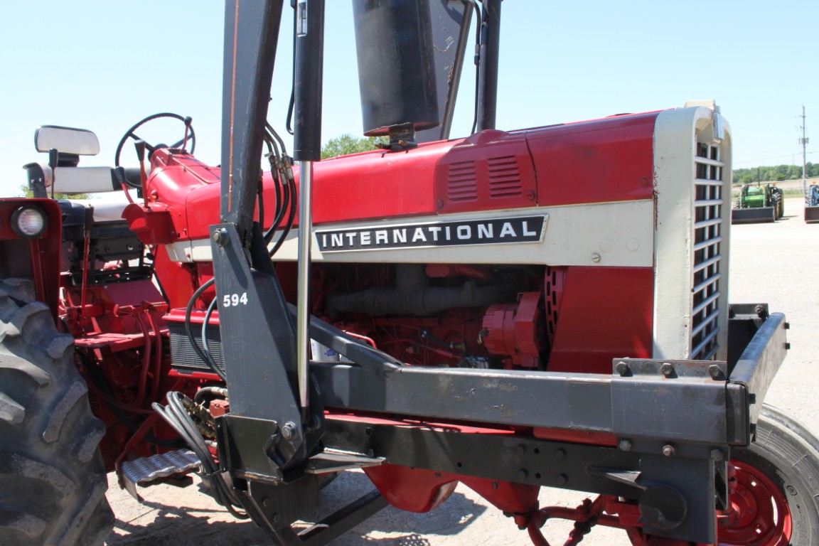 Int 856 2wd tractor, diesel, Allied 594 loader - Image 17