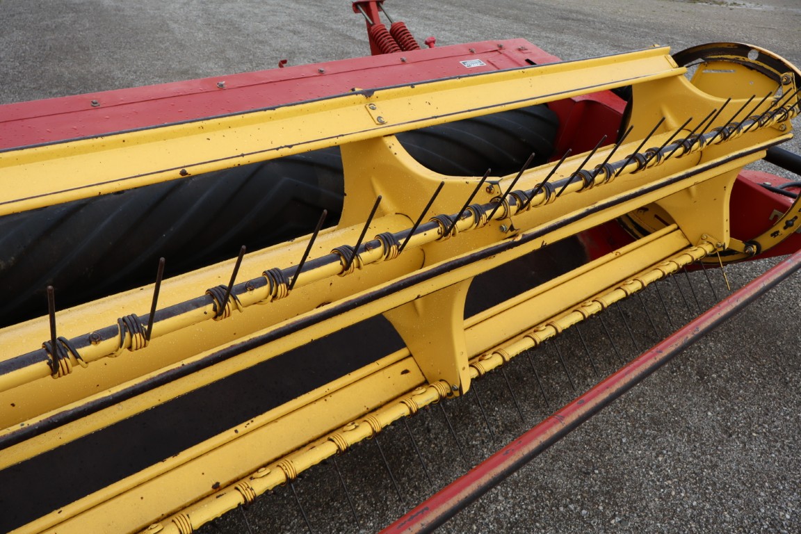 New Holland 488 9' haybine, rubber conditioning rolls, local one owner - Image 11