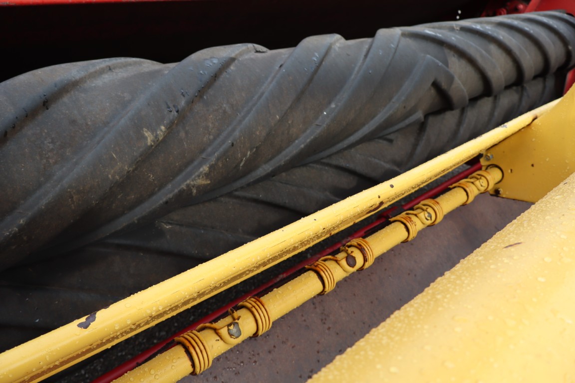 New Holland 488 9' haybine, rubber conditioning rolls, local one owner - Image 14