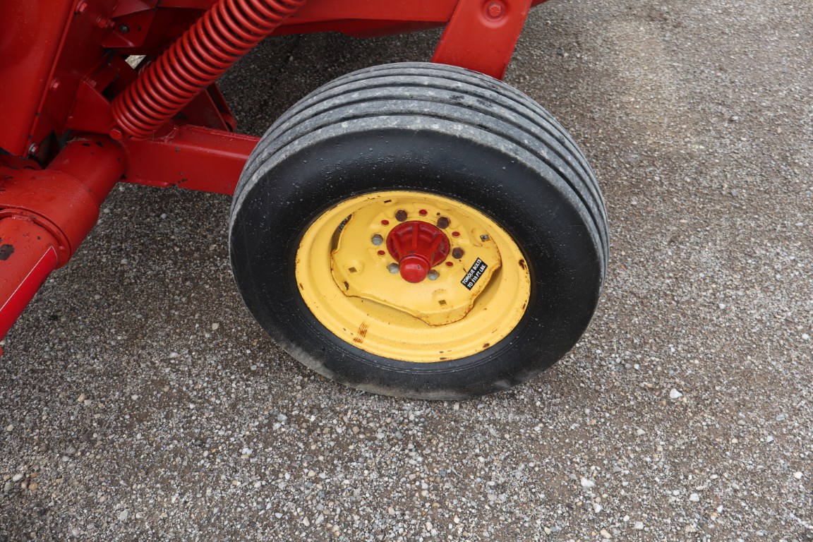 New Holland 488 9' haybine, rubber conditioning rolls, local one owner - Image 16