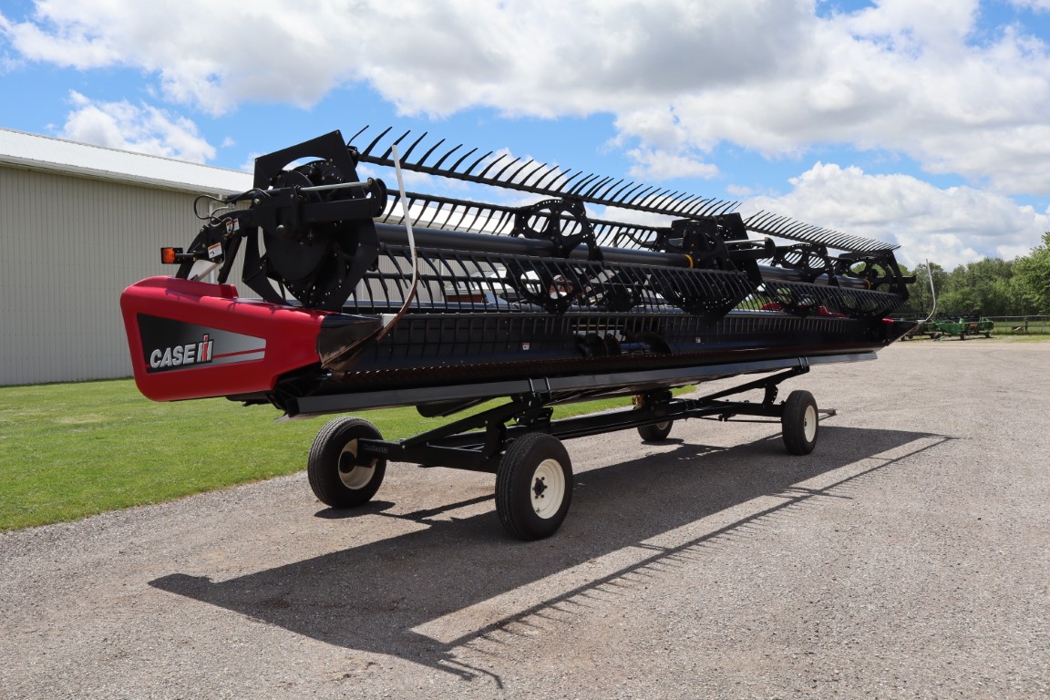 Case/Int 2162 35' flex draper head, flasgship hook-up, flip over reel - Image 3
