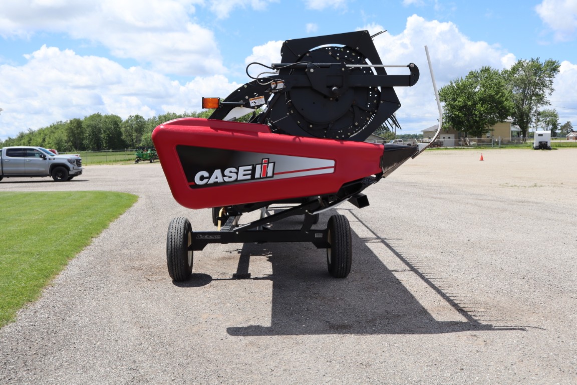 Case/Int 2162 35' flex draper head, flasgship hook-up, flip over reel - Image 4