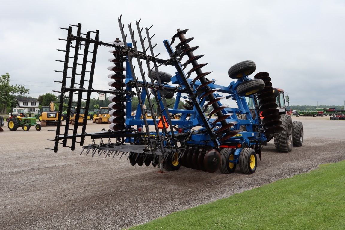 Landoll 6230 26' Disc, hyd leveling, 4 bar spike harrow, good blades - Image 5