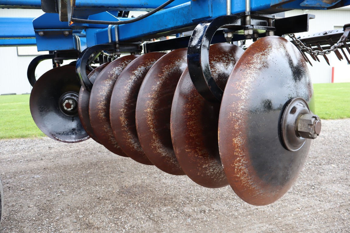 Landoll 6230 26' Disc, hyd leveling, 4 bar spike harrow, good blades - Image 9