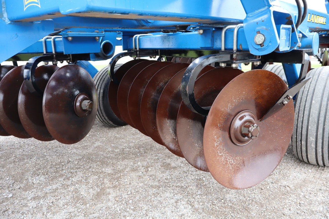 Landoll 6230 26' Disc, hyd leveling, 4 bar spike harrow, good blades - Image 11