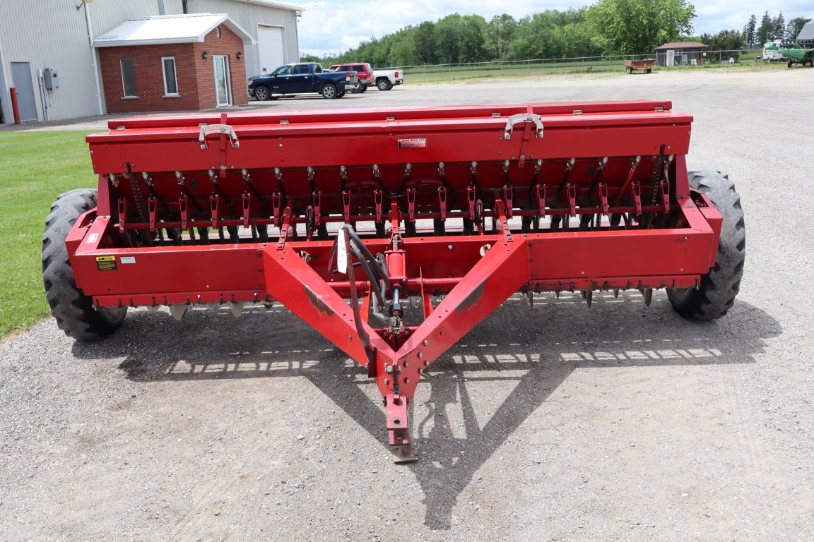 Int 5100 18 run seed drill, single disc, grass box - Image 3