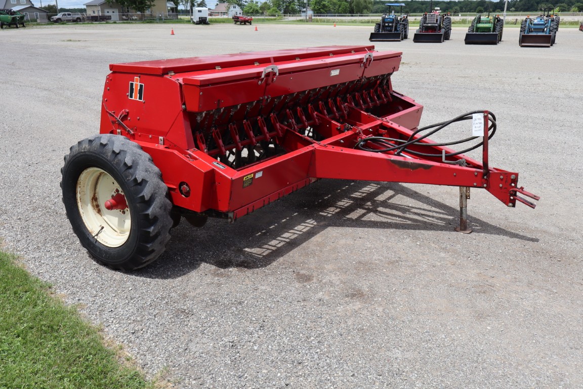 Int 5100 18 run seed drill, single disc, grass box - Image 4