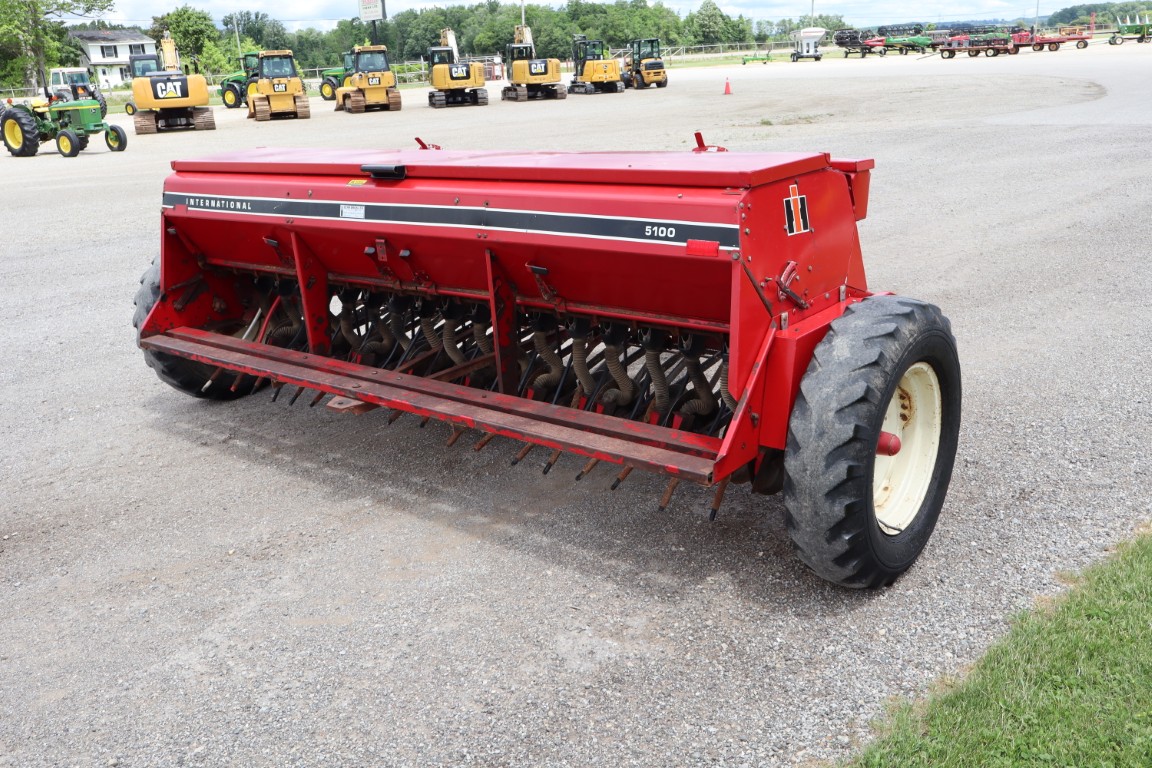 Int 5100 18 run seed drill, single disc, grass box - Image 6