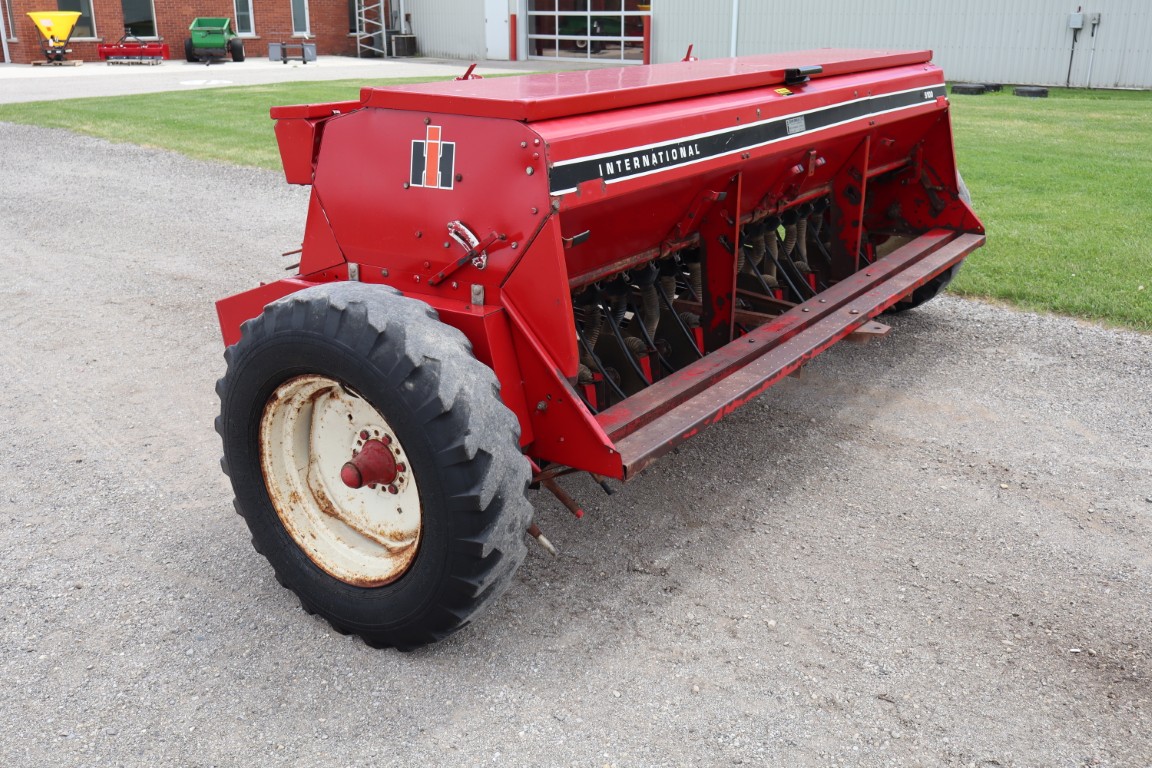 Int 5100 18 run seed drill, single disc, grass box - Image 8