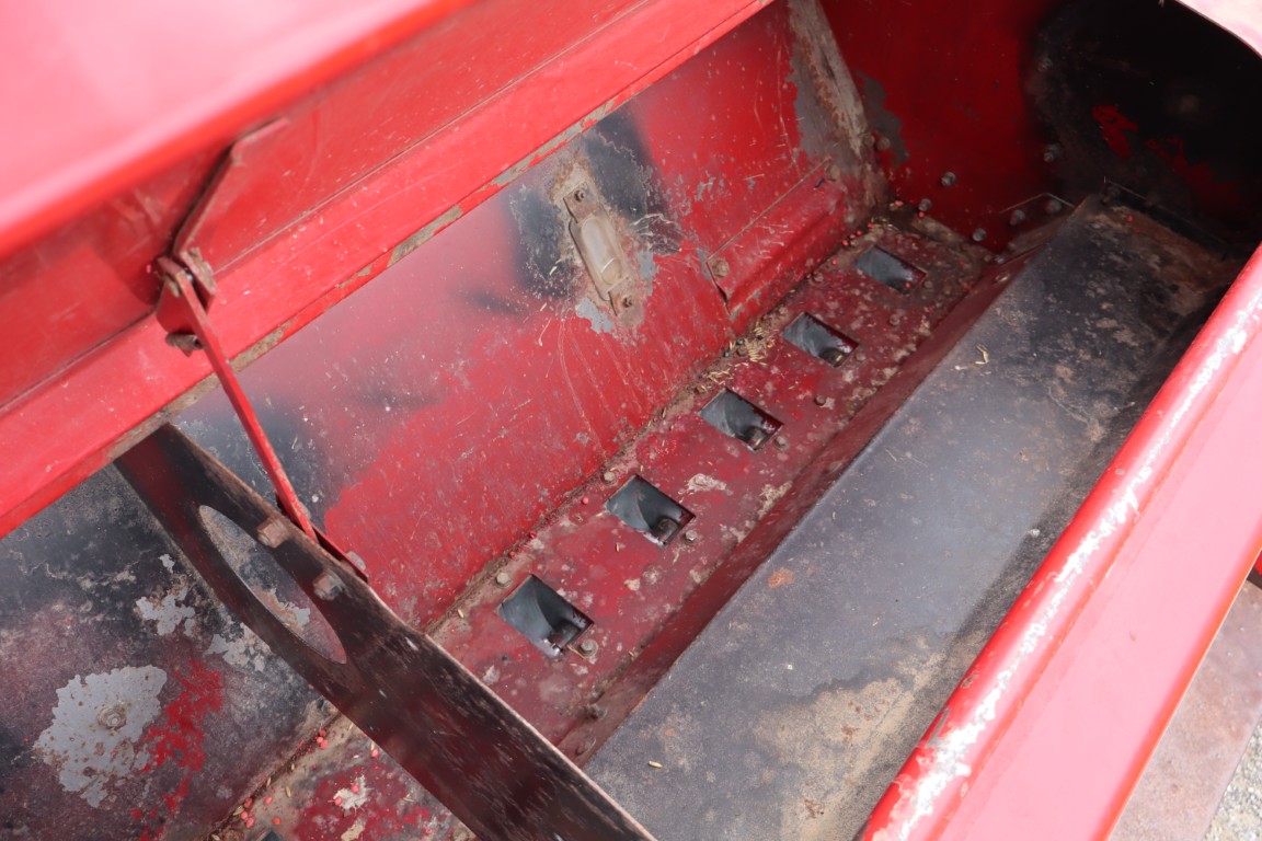 Int 5100 18 run seed drill, single disc, grass box - Image 10