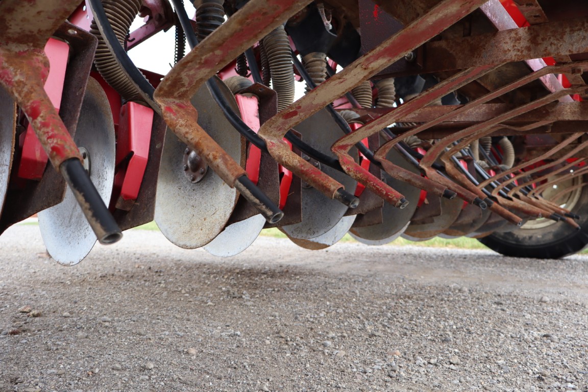 Int 5100 18 run seed drill, single disc, grass box - Image 11