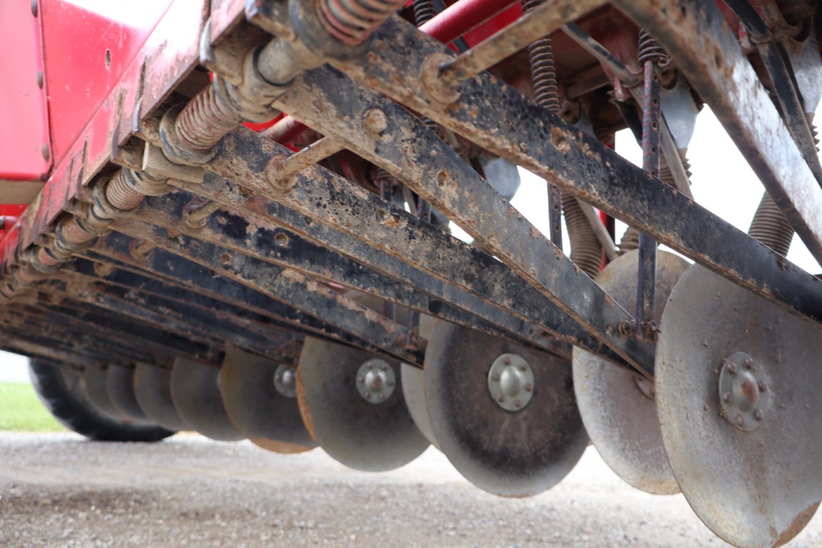 Int 5100 18 run seed drill, single disc, grass box - Image 12