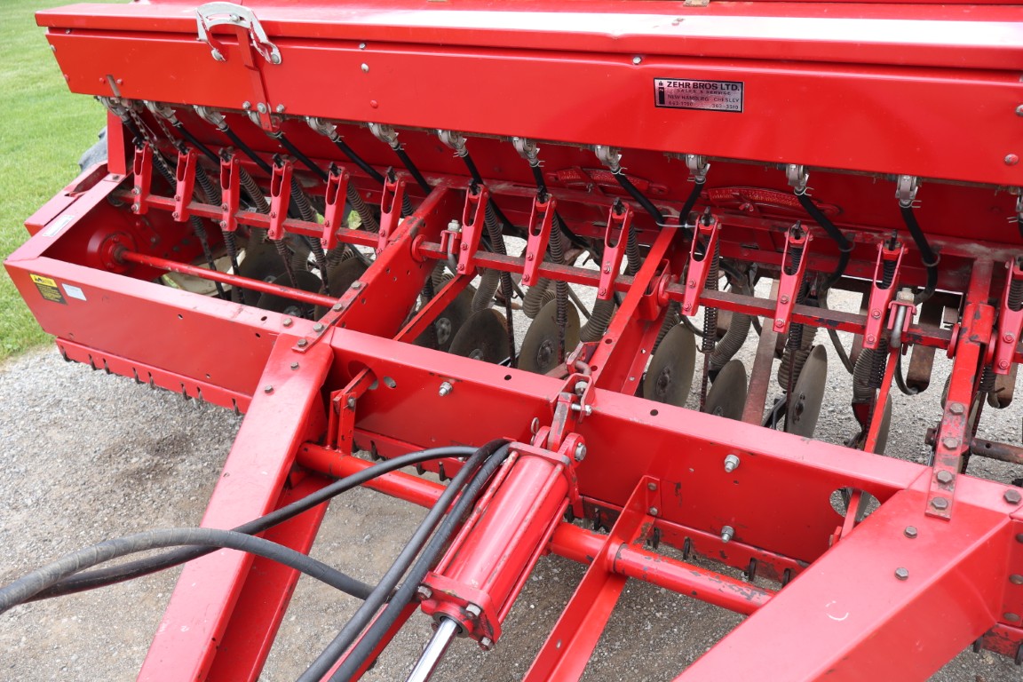 Int 5100 18 run seed drill, single disc, grass box - Image 14