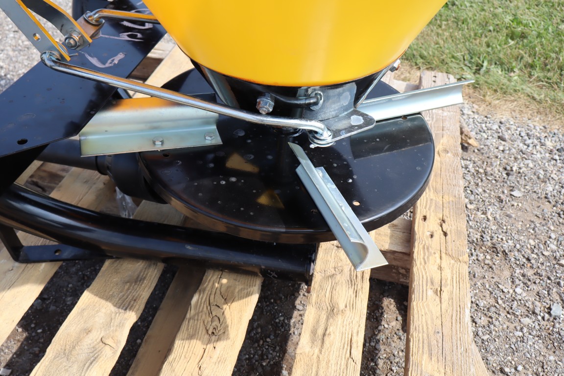 Walco Faza F500PVC Fertilizer Spreader Round Hopper w/ bin agitator - Image 6