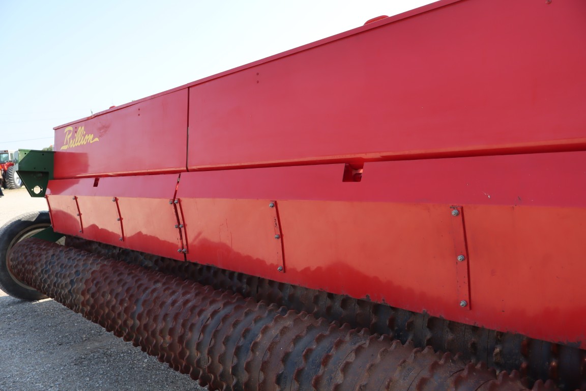 Brillion SS-12 12' grass seeder, hydraulic lift, 572 acres, local trade - Image 11