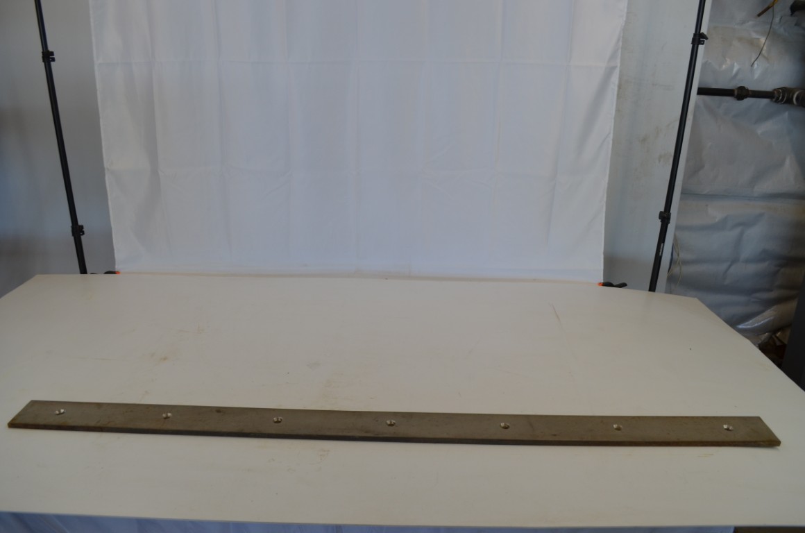 一 Pronovost 4"x67"x1/2" cutting edge, 7 holes, 140-15001