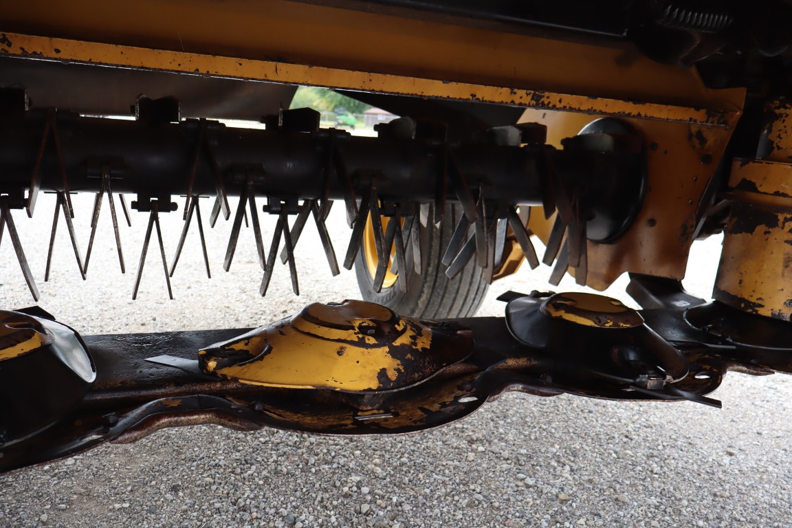 Vermeer MC3300 10' discbine, impeller, swivel hitch, low acres - Image 16
