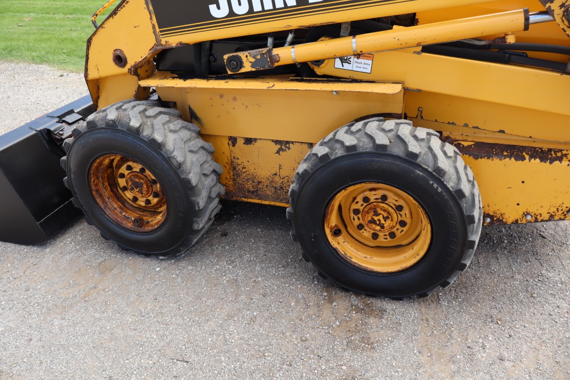 JD 8875 skidsteer, rops diesel - Image 7