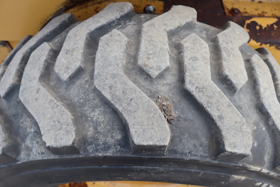 JD 8875 skidsteer, rops diesel - Image 8