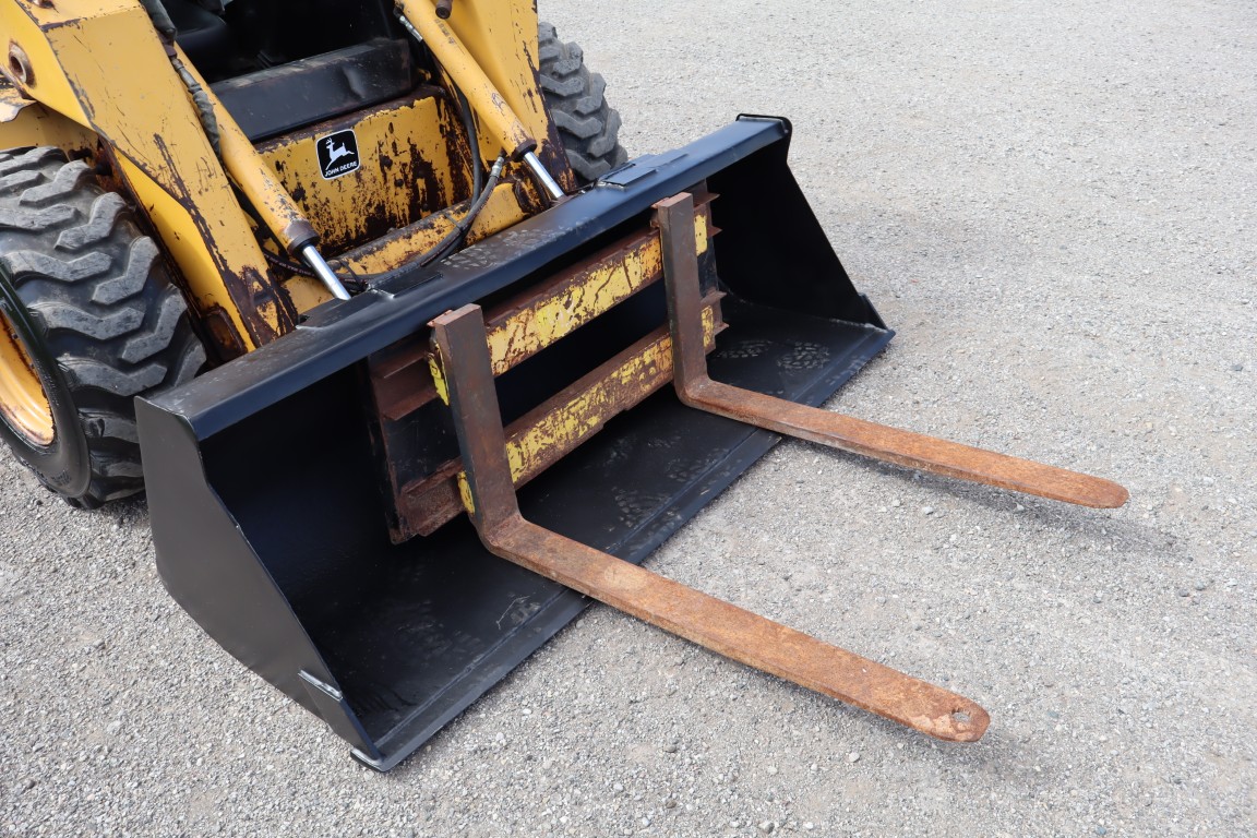 JD 8875 skidsteer, rops diesel - Image 10