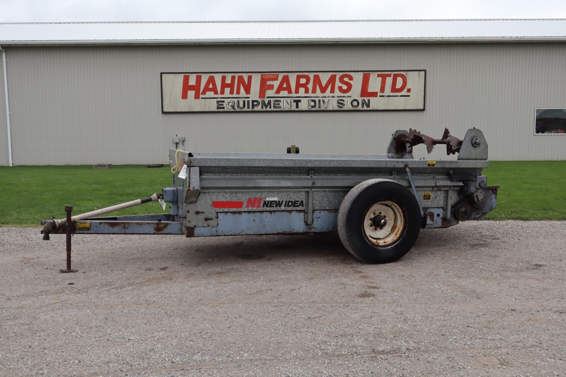 New Idea 3622 single axle manure spreader, top beater, slurry pan