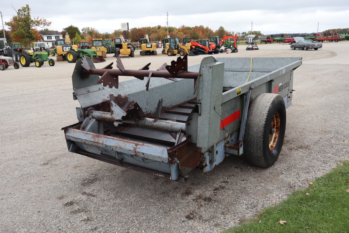 New Idea 3622 single axle manure spreader, top beater, slurry pan - Image 5