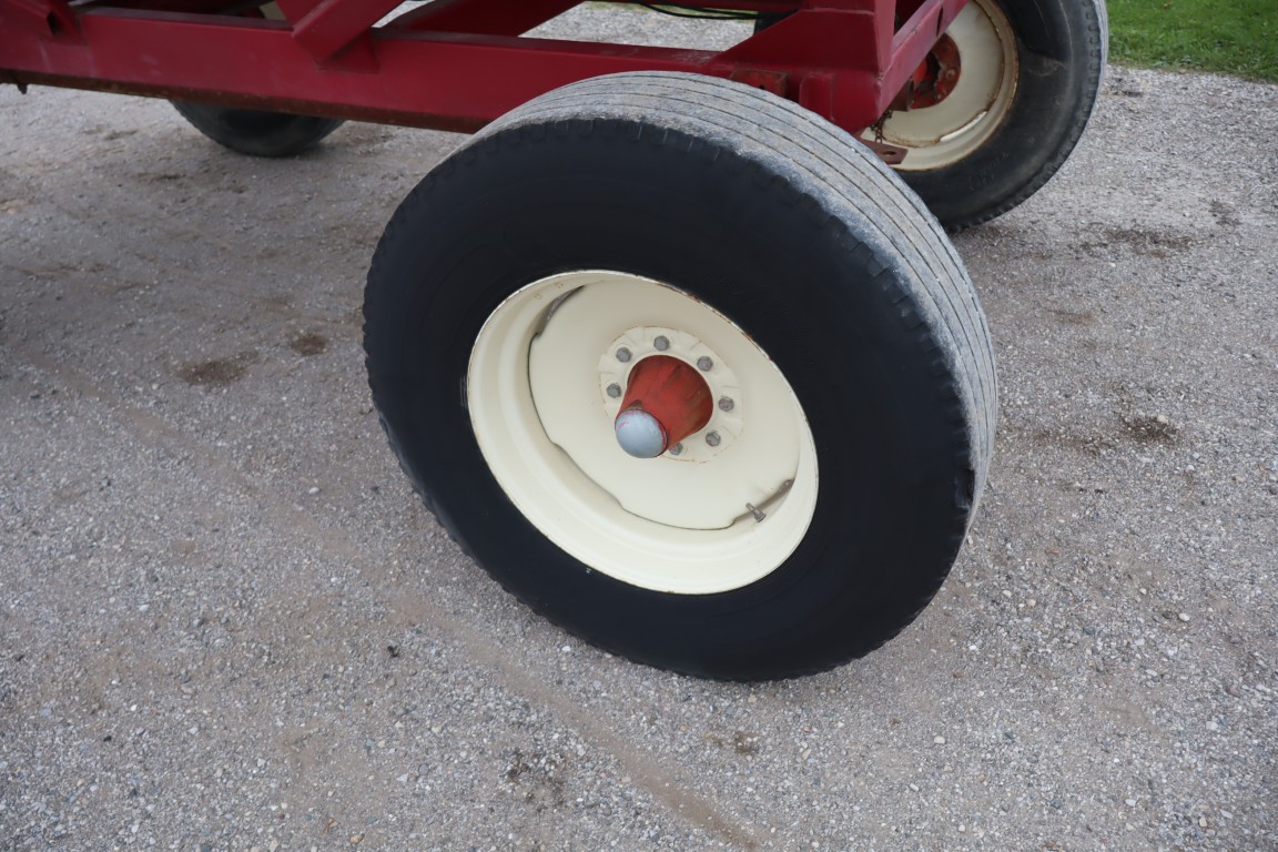 J& M 350bu gravity wagon, 11R22.5, light kit - Image 7